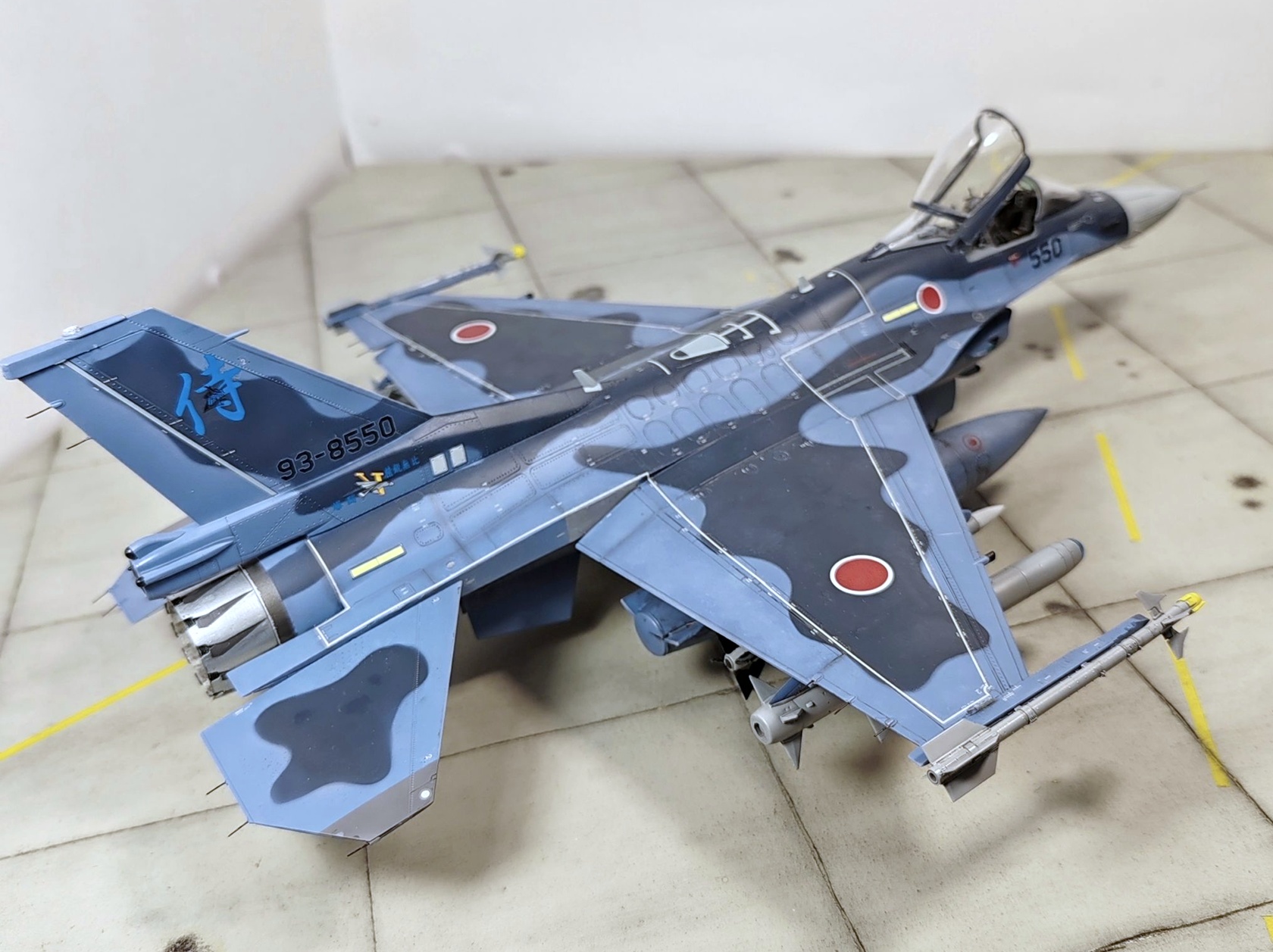 Mitsubishi F-2A © Enrico Bianchi - Click to magnify/shrink Mitsubishi F-2A, Kit Hasegawa, scala 1/48